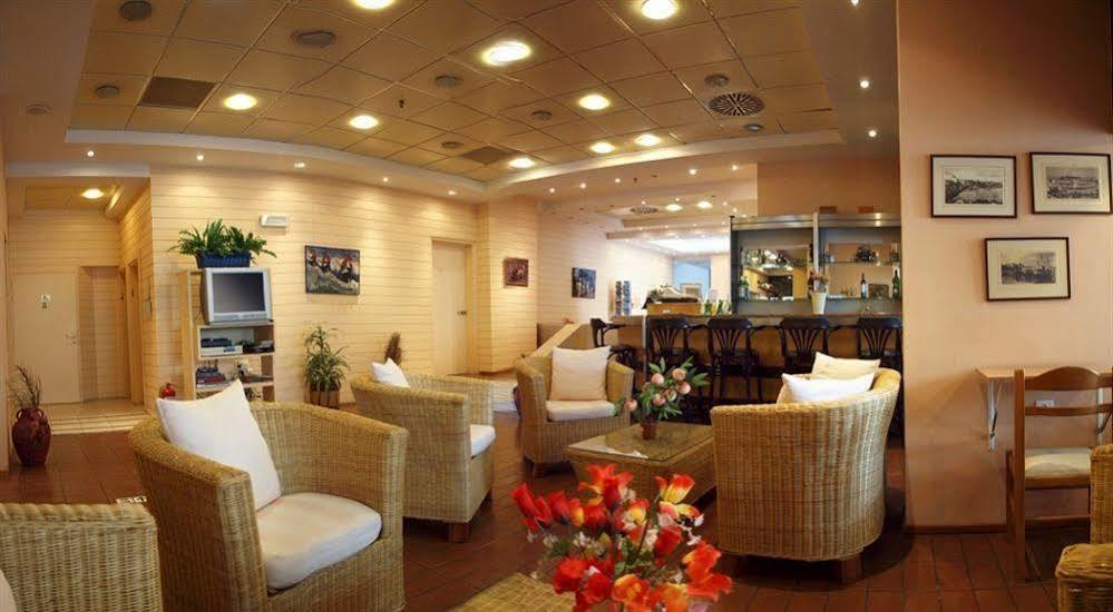 מלון דירות Caravel 3*